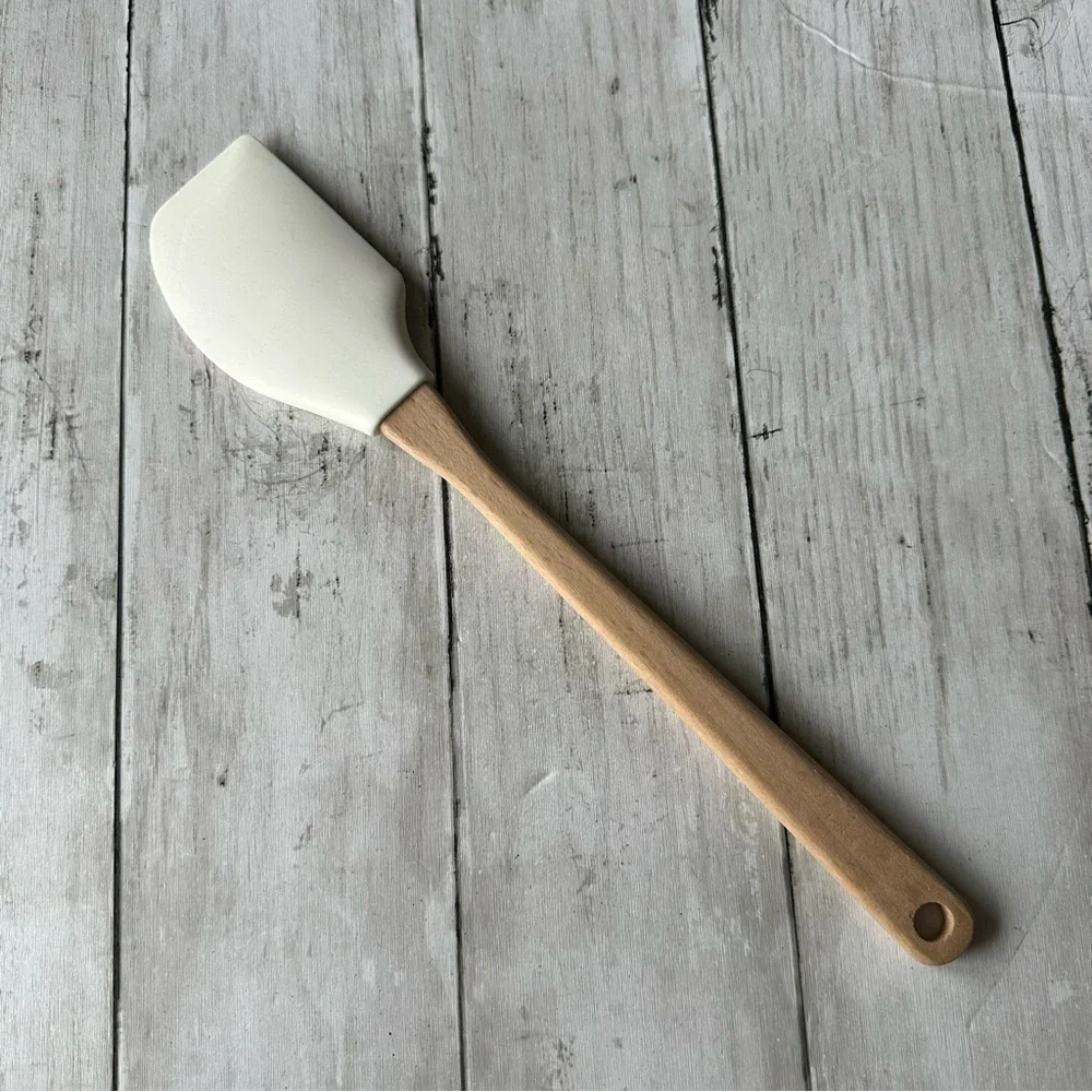 PREOWNED CRATE & BARREL WHITE RED HOLIDAY JOY SPATULA